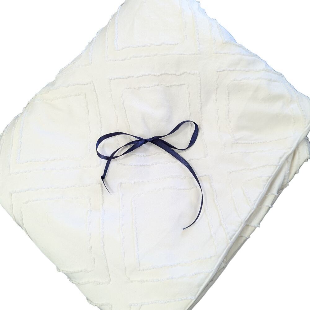 GORGEOUS LIGHTWEIGHT WHITE CHENILLE PATTERNED POLY DUVET, COMFORTER COVER! SZ KG